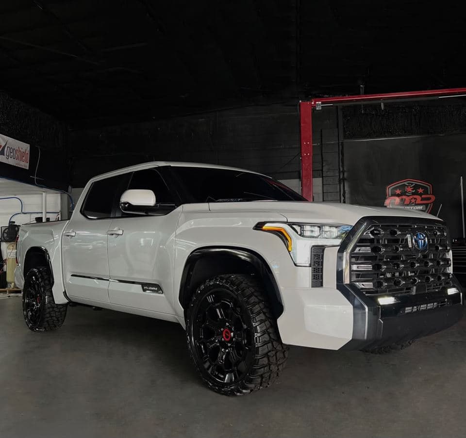 Toyota Tundra Platinum — Level stance, black wheels (Performance Suspension)