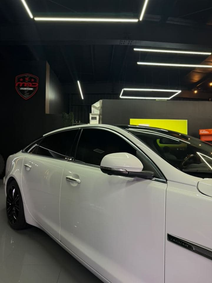 Jaguar XJ — Dark tint all around (Window Tint)
