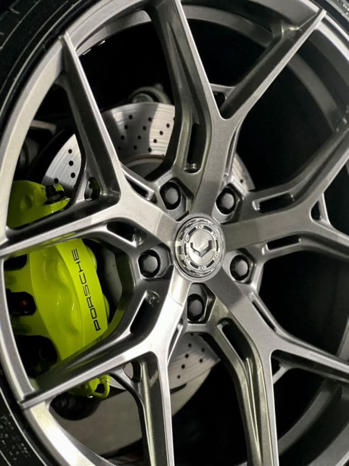 Porsche 911 Carrera T — Vossen wheel, acid-green calipers (Rims & Tires)